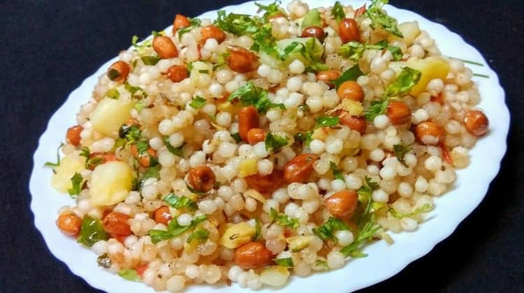 नवरात्रि पर बनाएं साबूदाना खिचड़ी / Make sabudana khichadi on Navaratri