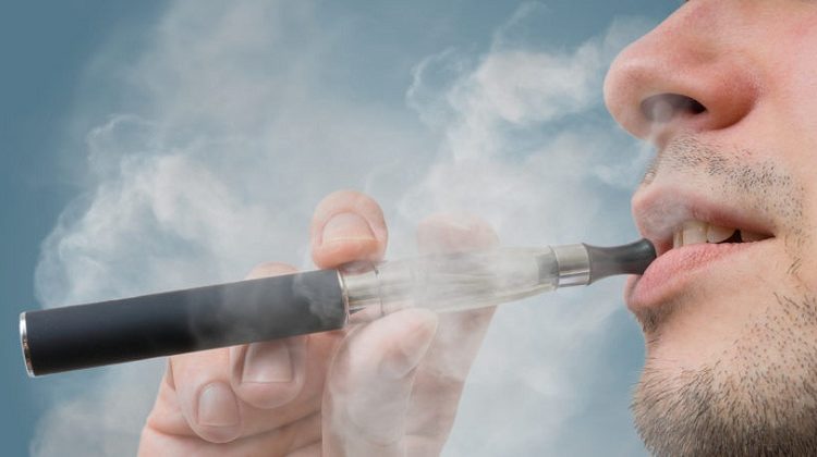 ई-सिगरेट से स्वास्थ्य को खतरा / Health threat from e-cigarette