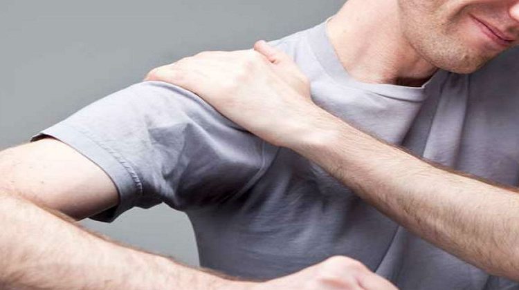 कंधे में दर्द का कारण, अपनाएं ये उपाय / The cause of pain in the shoulder, follow these measures